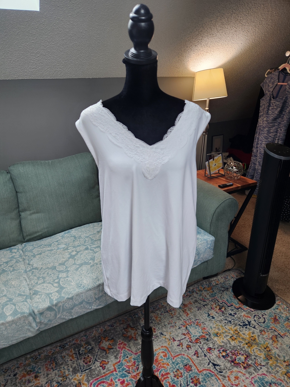 Chicos Lace Detail V-Neck Knit Top White Great Condition